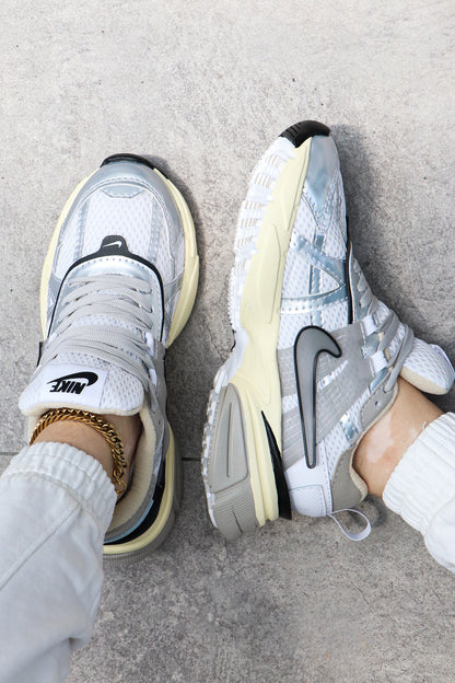 NIKE V2K Y5