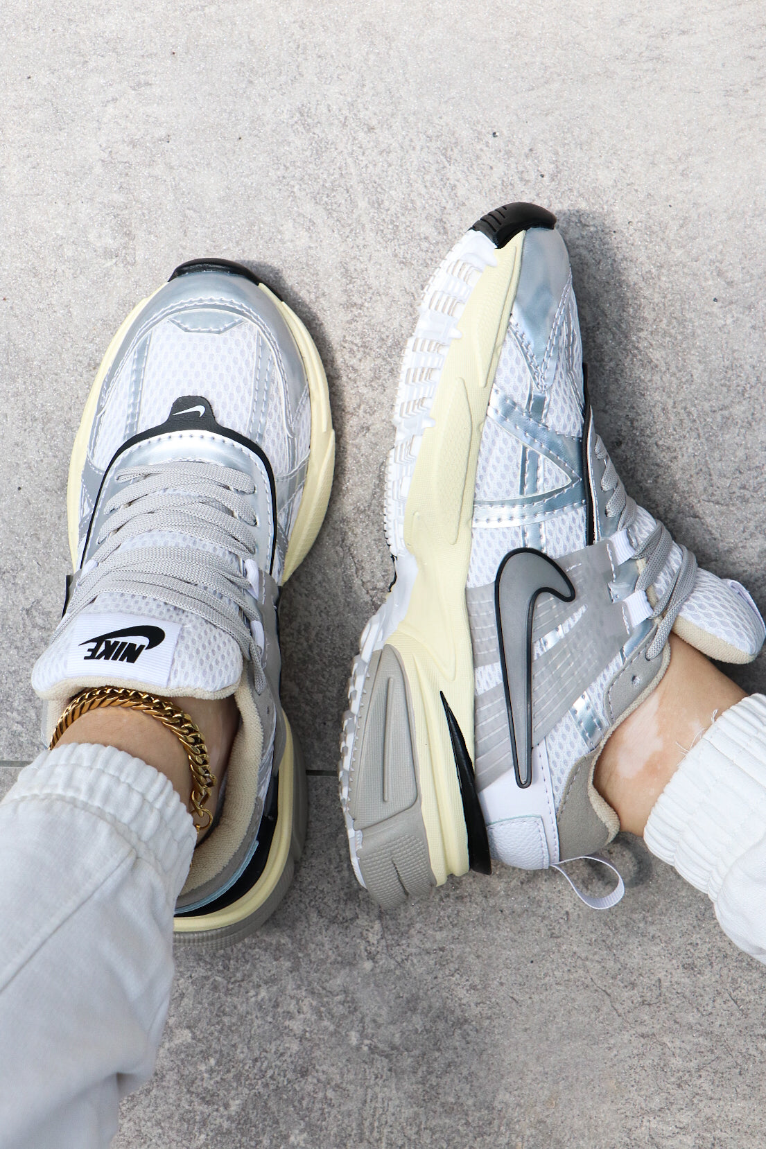 NIKE V2K Y5